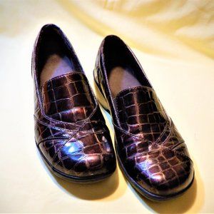 *** CLARKS ***- Leather - 7.5 - Next to New